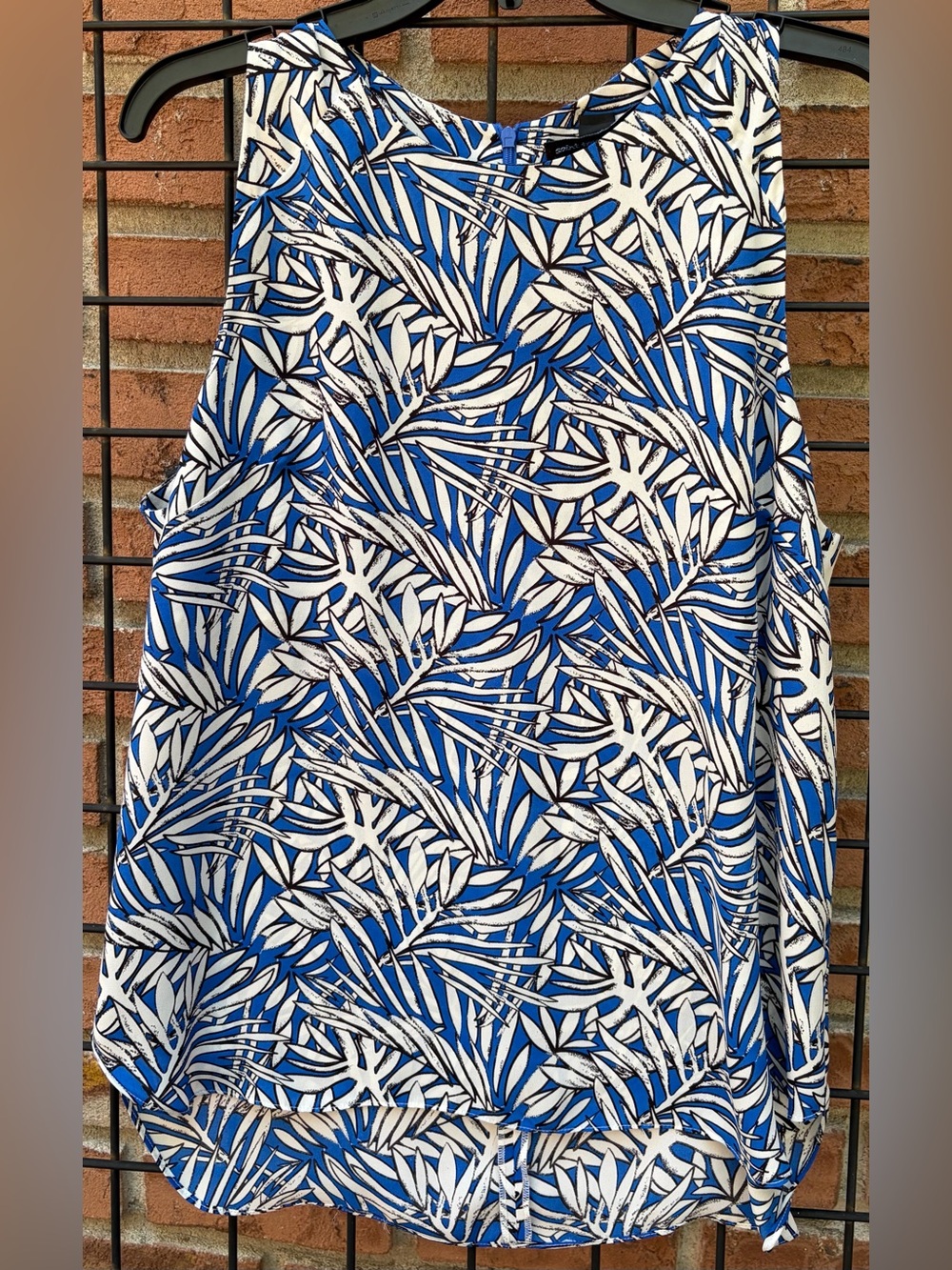 Sleeveless Blue and White Leaf-Print Women’s Blouse